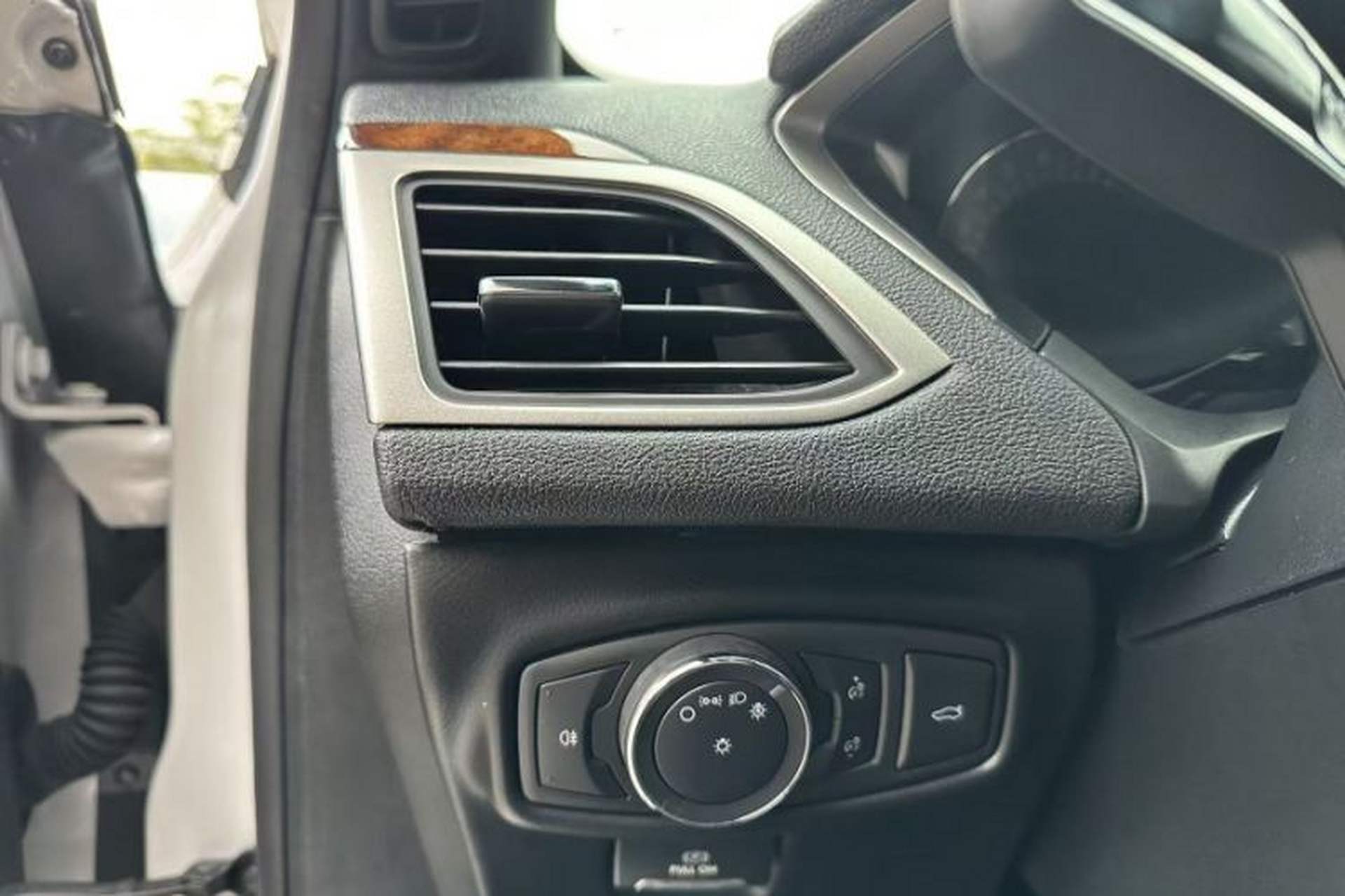 Used Lincoln MKZ 2020 2.0T Deluxe Edition Interior 3