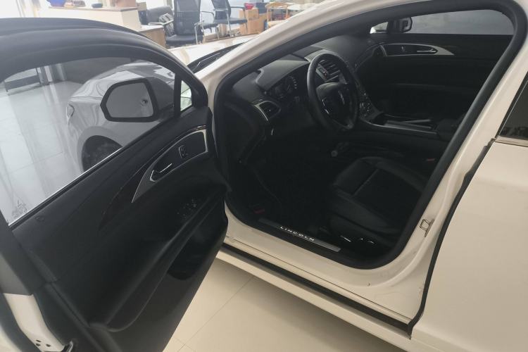 Used Lincoln MKZ 2020 2.0T Deluxe Edition Interior 3