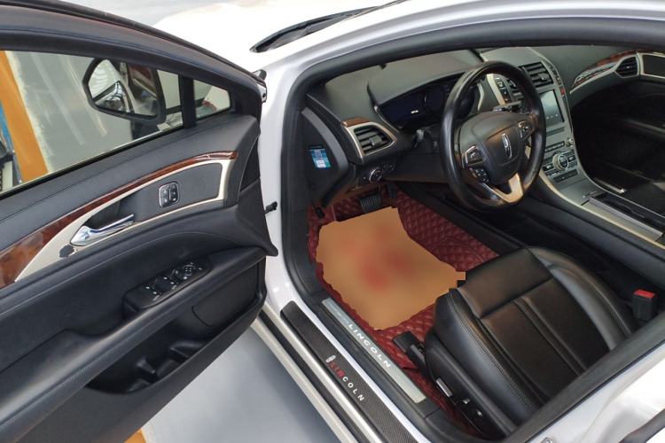 Used Lincoln MKZ 2020 2.0T Deluxe Edition Interior 3