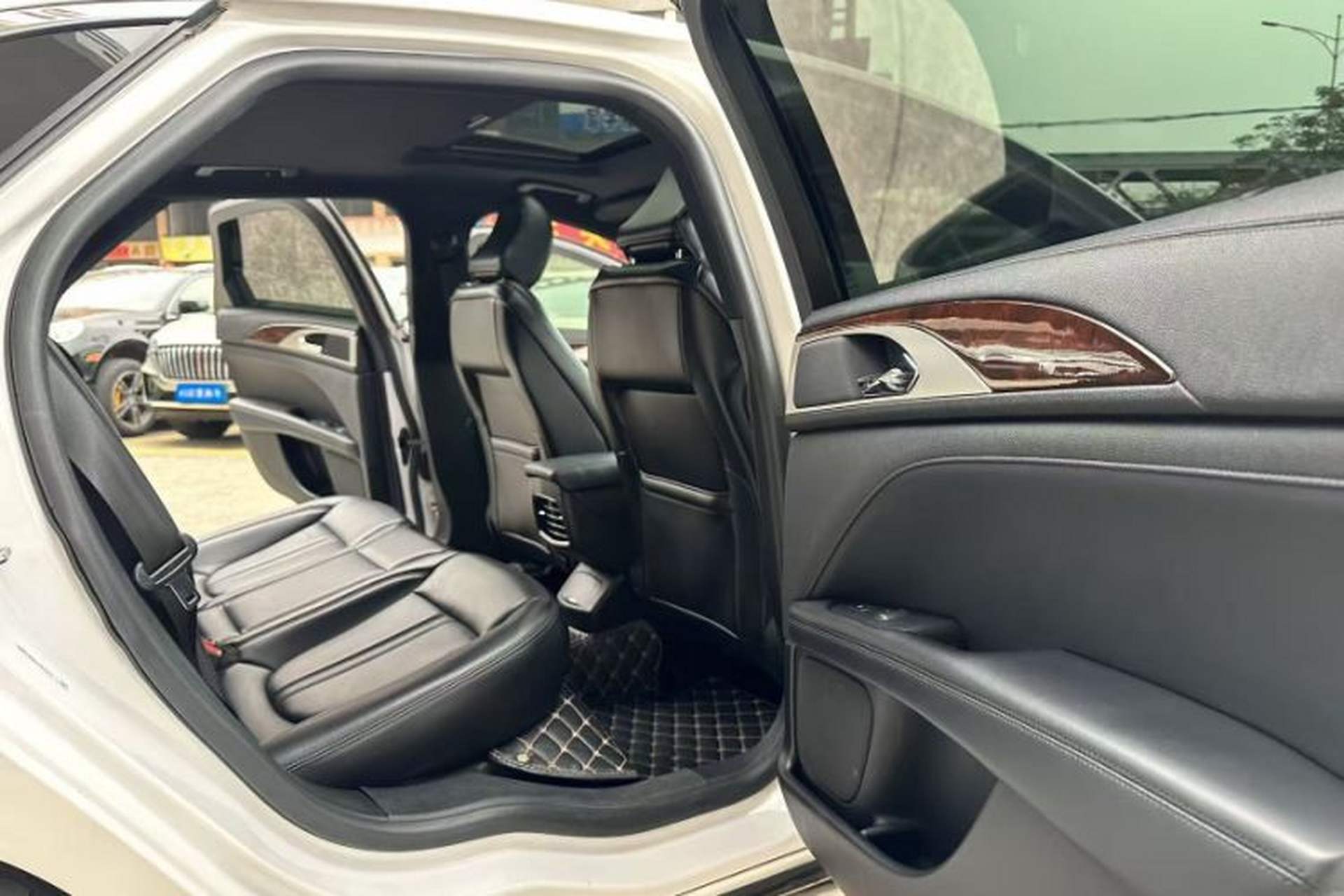 Used Lincoln MKZ 2020 2.0T Deluxe Edition Interior 4