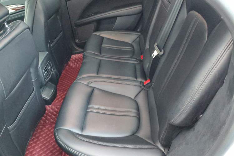 Used Lincoln MKZ 2020 2.0T Deluxe Edition Interior 4