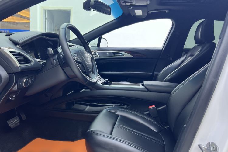 Used Lincoln MKZ 2020 2.0T Deluxe Edition Interior 5