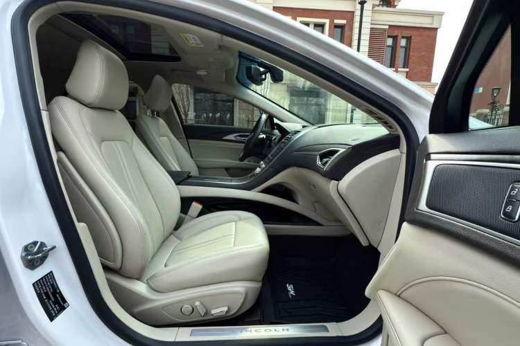 Used Lincoln MKZ 2020 2.0T Deluxe Edition Interior 5