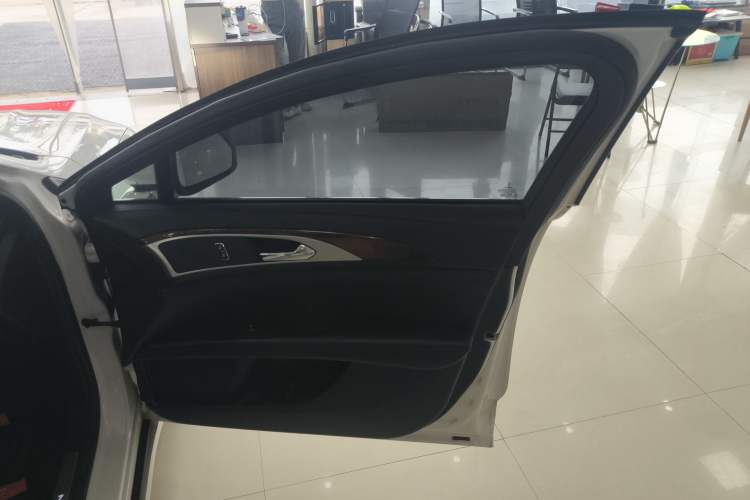 Used Lincoln MKZ 2020 2.0T Deluxe Edition Interior 5
