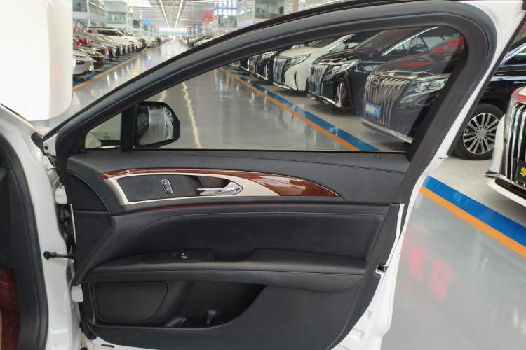 Used Lincoln MKZ 2020 2.0T Deluxe Edition Interior 5