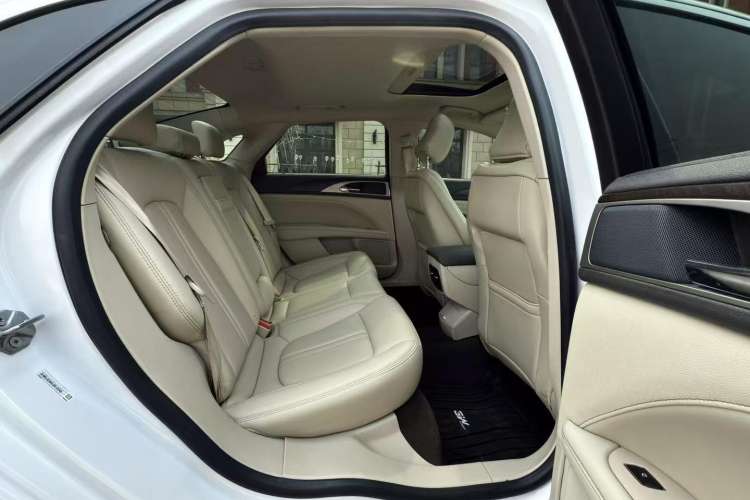 Used Lincoln MKZ 2020 2.0T Deluxe Edition Interior 6