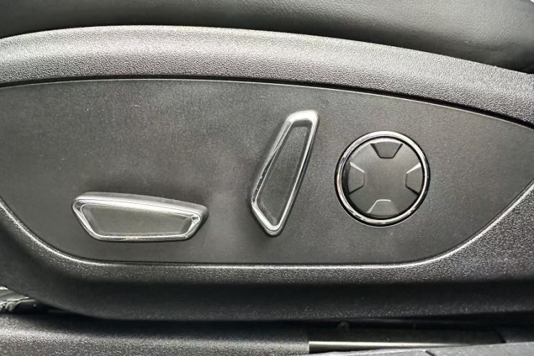 Used Lincoln MKZ 2020 2.0T Deluxe Edition Interior 6
