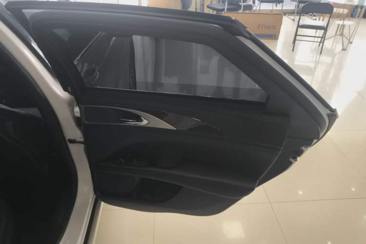 Used Lincoln MKZ 2020 2.0T Deluxe Edition Interior 6