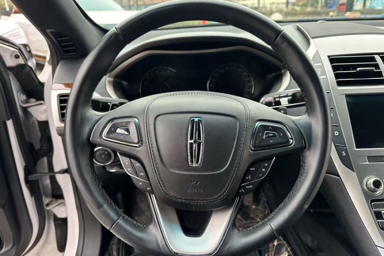 Used Lincoln MKZ 2020 2.0T Deluxe Edition Interior 7