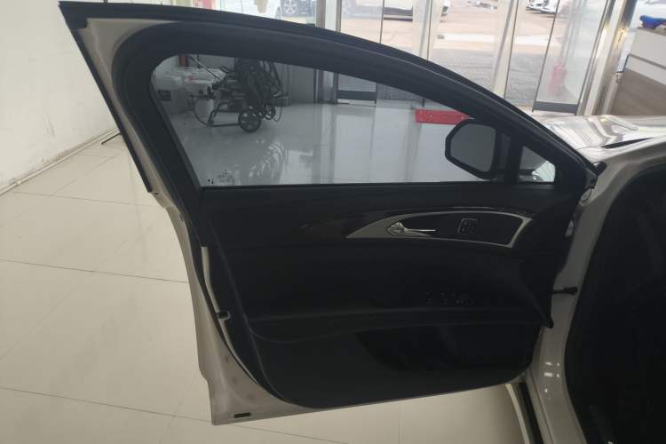 Used Lincoln MKZ 2020 2.0T Deluxe Edition Interior 7