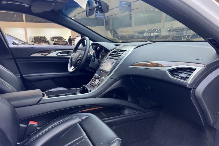 Used Lincoln MKZ 2020 2.0T Deluxe Edition Interior 9