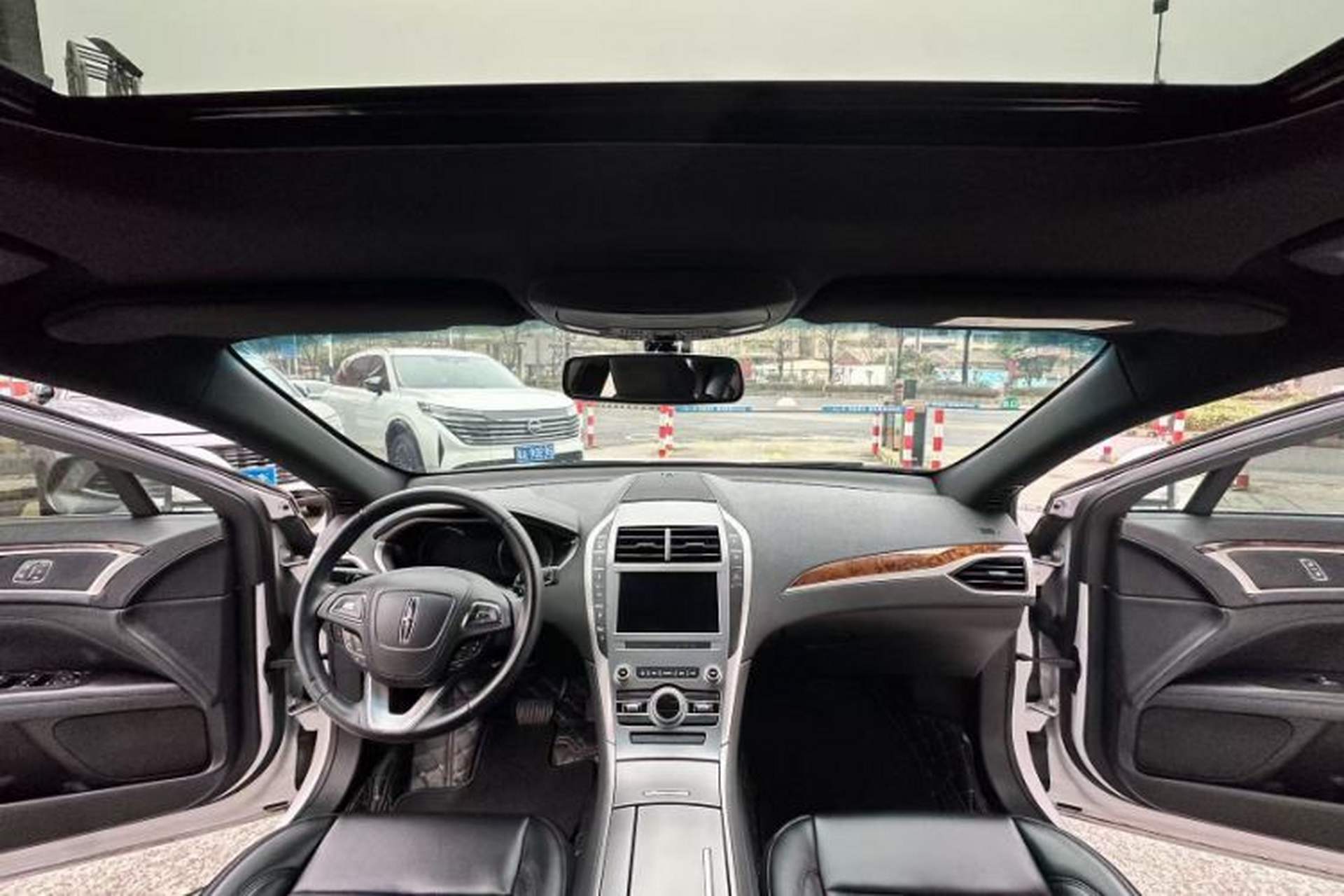 Used Lincoln MKZ 2020 2.0T Deluxe Edition Interior 9