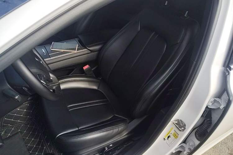 Used Lincoln MKZ 2020 2.0T Deluxe Edition Left Front Seat
