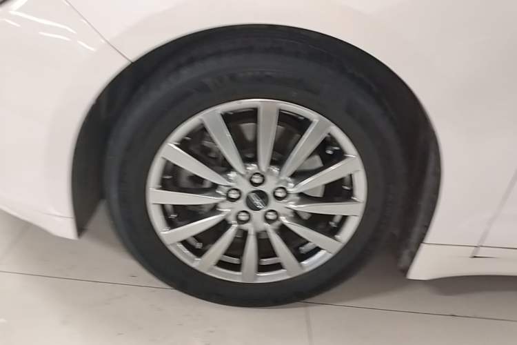 Used Lincoln MKZ 2020 2.0T Deluxe Edition Left Front Wheel Hub