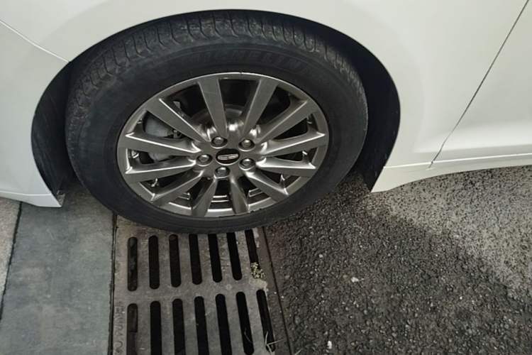 Used Lincoln MKZ 2020 2.0T Deluxe Edition Left Front Wheel Hub