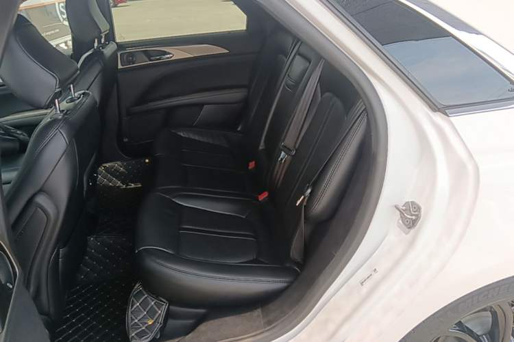 Used Lincoln MKZ 2020 2.0T MONO Limited Edition Prestige Version MONO WHITE Left Rear Seat