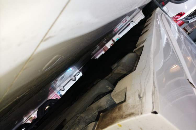 Used Lincoln MKZ 2020 2.0T Deluxe Edition Left Side Sill