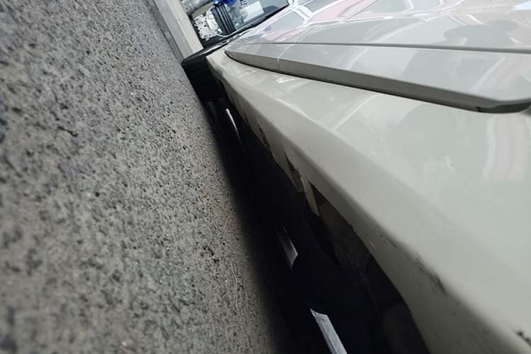 Used Lincoln MKZ 2020 2.0T Deluxe Edition Left Side Sill