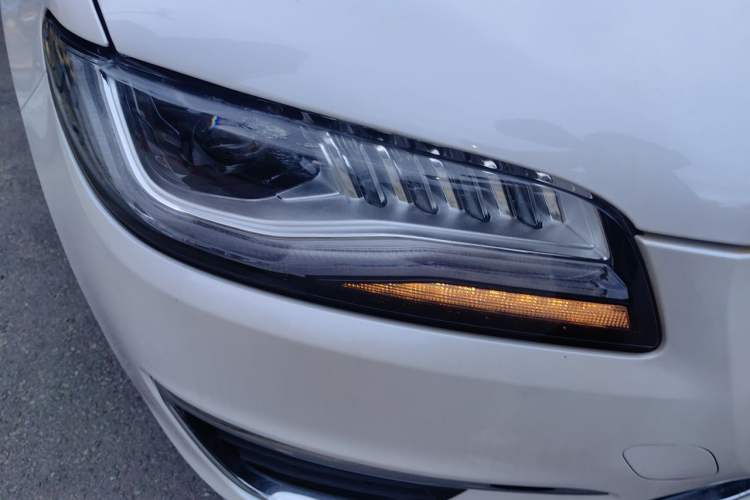 Used Lincoln MKZ 2020 2.0T Luxury Edition Right Front Headlight