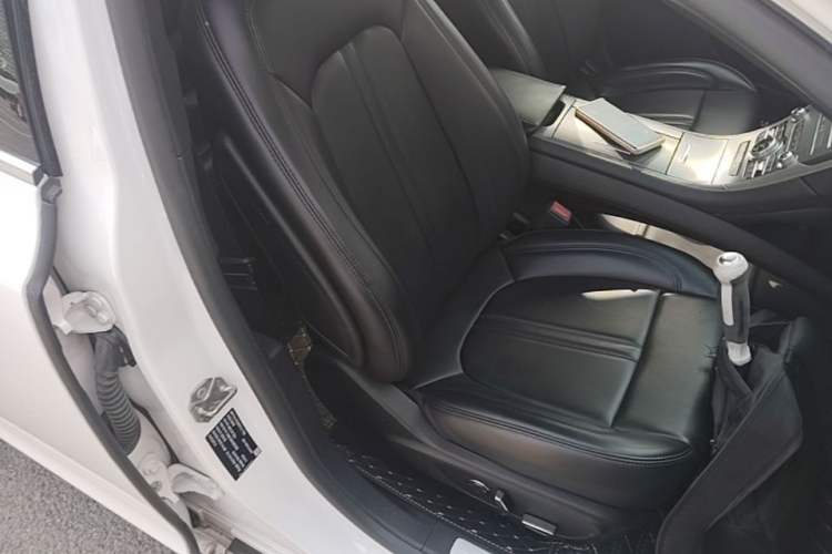 Used Lincoln MKZ 2020 2.0T Deluxe Edition Right Front Seat
