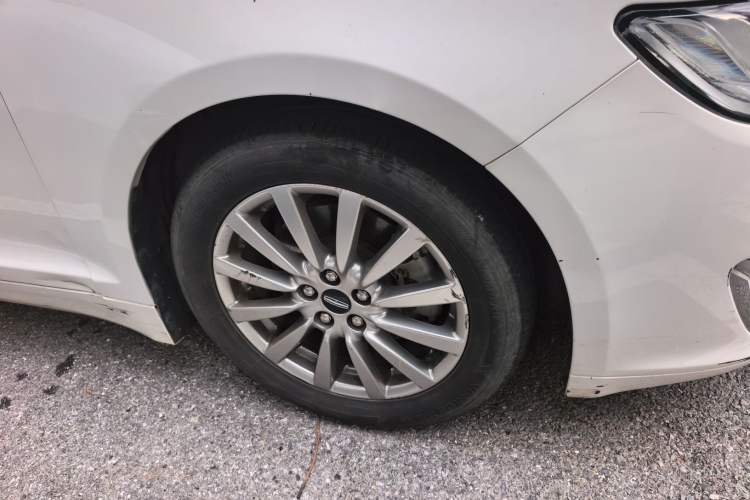Used Lincoln MKZ 2020 2.0T Deluxe Edition Right Front Wheel Hub