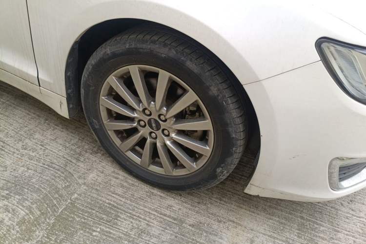 Used Lincoln MKZ  Right Front Wheel Hub