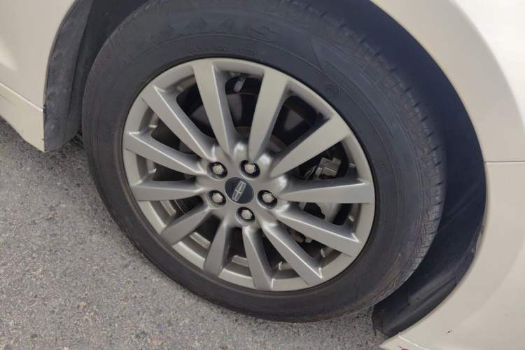 Used Lincoln MKZ 2020 2.0T Luxury Edition Right Front Wheel Hub