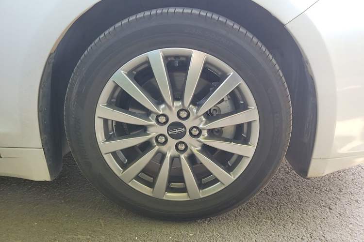Used Lincoln MKZ 2020 2.0T Deluxe Edition Right Front Wheel Hub
