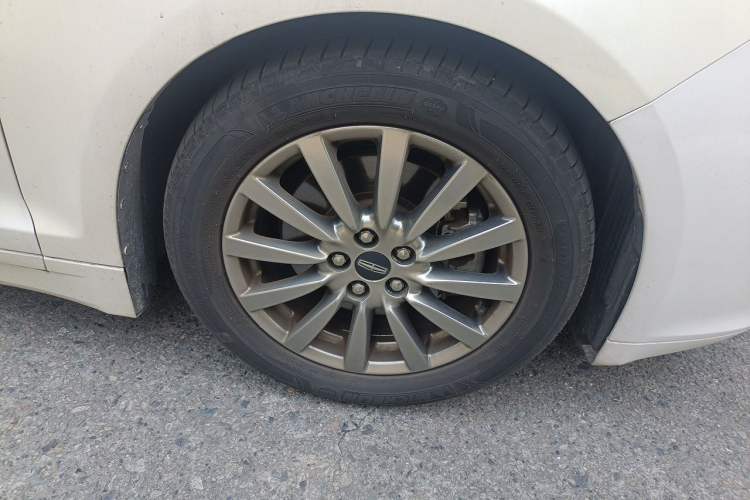 Used Lincoln MKZ 2020 2.0T Deluxe Edition Right Front Wheel Hub