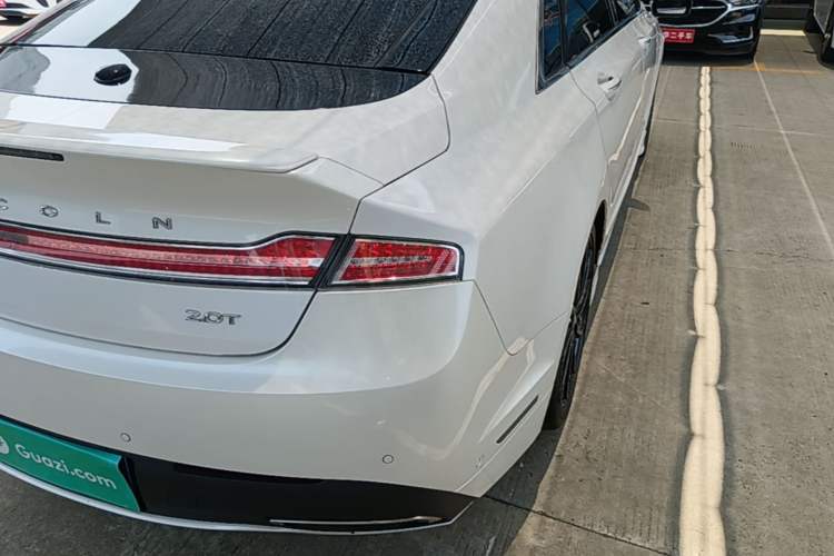 Used Lincoln MKZ 2020 2.0T MONO Limited Edition Prestige Version MONO WHITE Right Rear Taillight