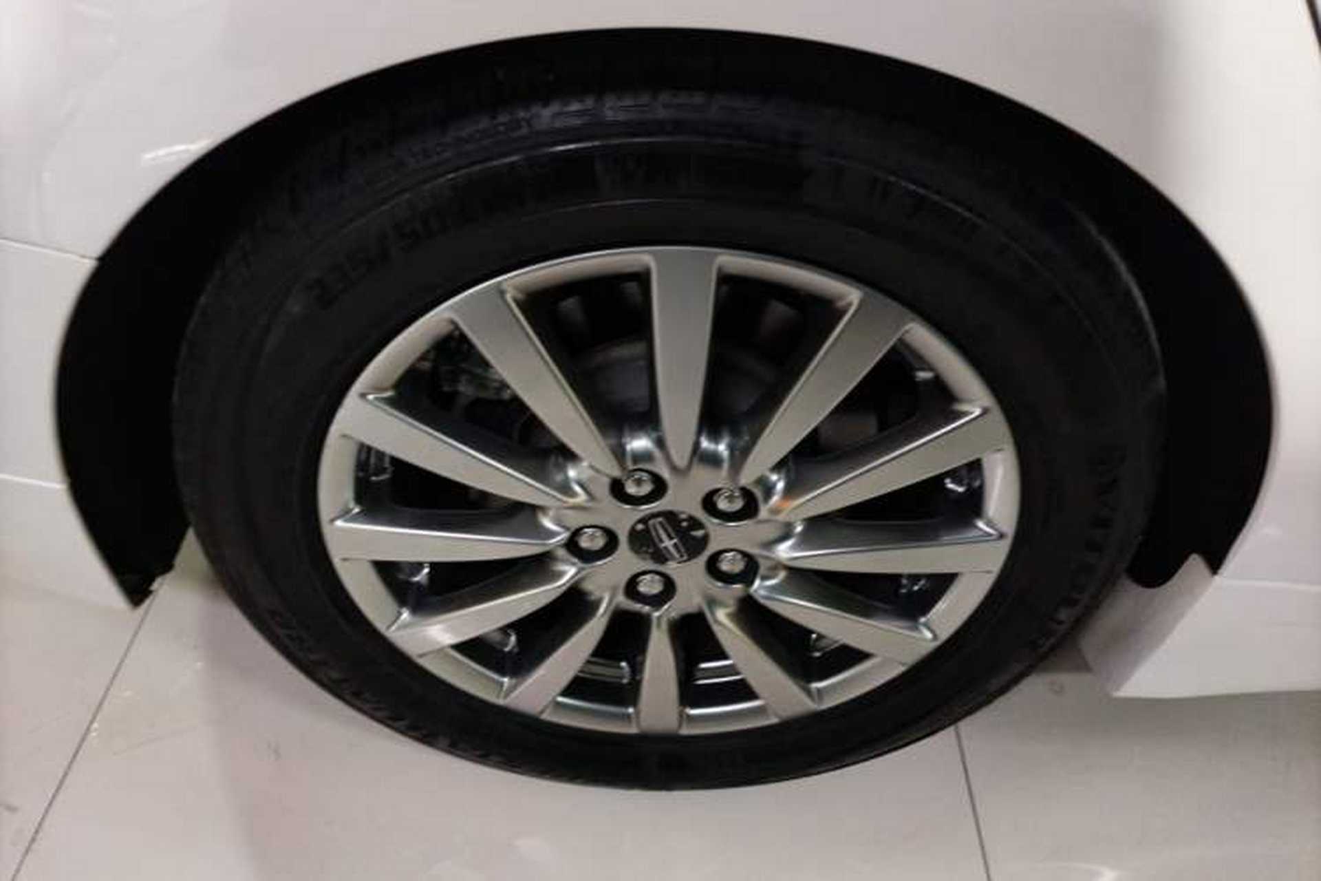 Used Lincoln MKZ 2020 2.0T Deluxe Edition Right Rear Wheel Hub