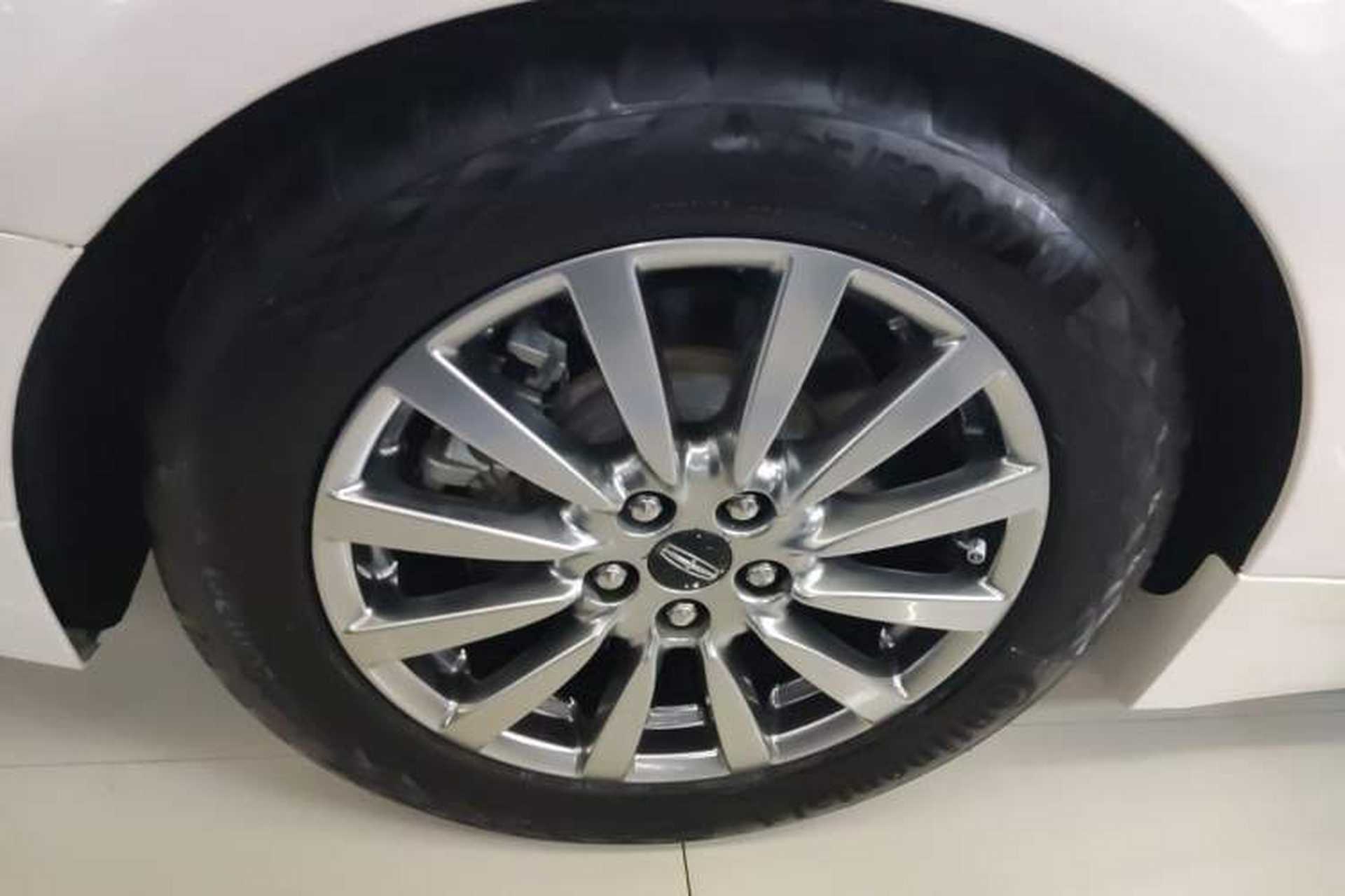 Used Lincoln MKZ 2020 2.0T Deluxe Edition Right Rear Wheel Hub
