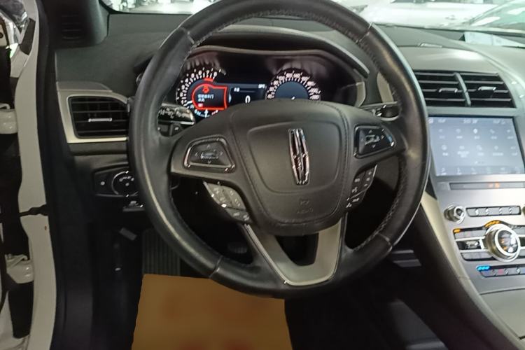Used Lincoln MKZ 2020 2.0T MONO Limited Edition Prestige Version MONO WHITE Steering Wheel