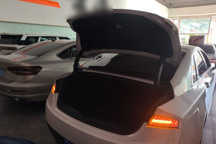 Used Lincoln MKZ 2020 2.0T Deluxe Edition Trunk