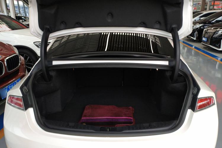 Used Lincoln MKZ 2020 2.0T Deluxe Edition Trunk