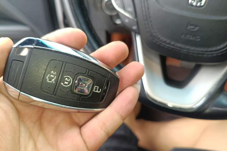 Used Lincoln MKZ  Vehicle Key