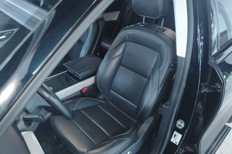 Used Lincoln Nautilus 2023 2.0T All-Wheel-Drive Luxury Hybrid Edition Left Front Seat