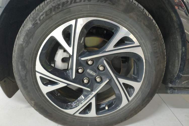 Used Lincoln Nautilus 2023 2.0T All-Wheel-Drive Luxury Hybrid Edition Left Front Wheel Hub