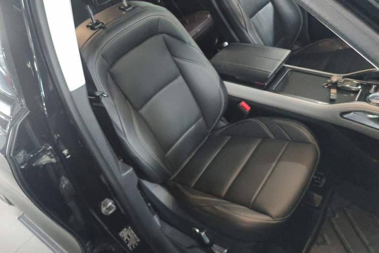 Used Lincoln Nautilus 2023 2.0T All-Wheel-Drive Luxury Hybrid Edition Right Front Seat