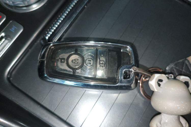 Used Lincoln Nautilus 2023 2.0T All-Wheel-Drive Luxury Hybrid Edition Vehicle Key