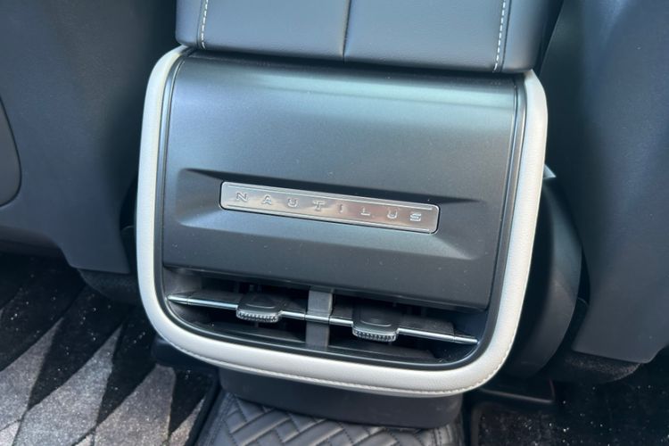 Used Lincoln Nautilus 2025 2.0T Four-Wheel Drive Luxury Edition Interior 9