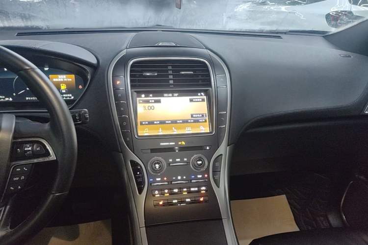 Used Lincoln Nautilus 2019 2.0T Two-Wheel Drive Luxury Edition China VI Standard Audio And AC Panel