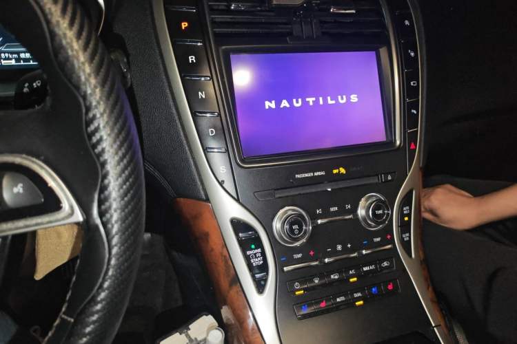 Used Lincoln Nautilus 2019 2.7T Four-Wheel Drive Prestige Edition China VI Standard Audio And AC Panel