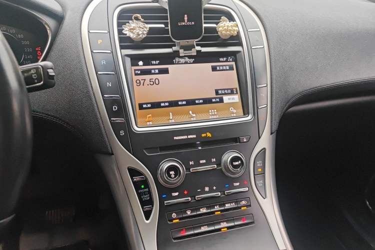 Used Lincoln Nautilus 2019 2.0T Two-Wheel Drive Luxury Edition China VI Standard Audio And AC Panel