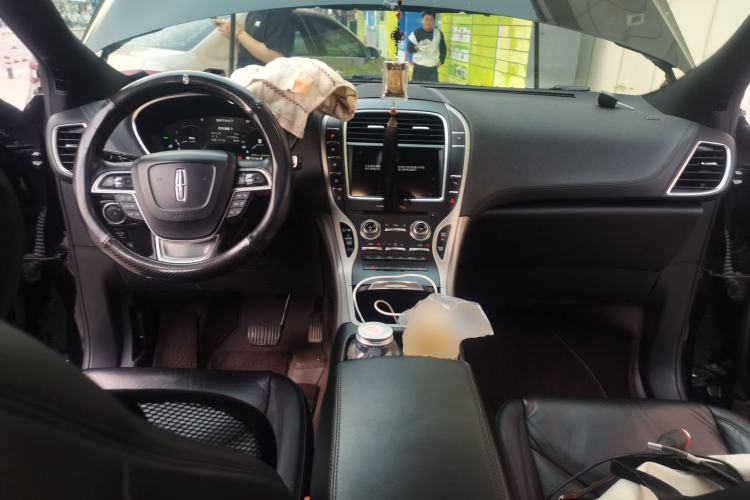 Used Lincoln Nautilus 2019 2.0T Two-Wheel Drive Luxury Edition China VI Standard Center Console