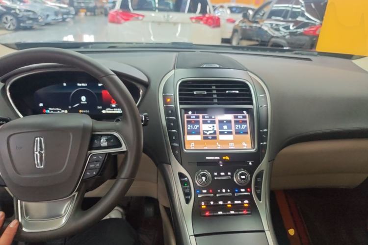 Used Lincoln Nautilus 2019 2.0T Two-Wheel Drive Luxury Edition China VI Standard Center Console