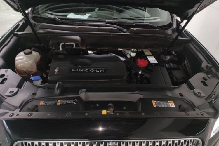 Used Lincoln Nautilus 2019 2.0T Four-Wheel Drive Zunya Edition China VI Standard Engine Bay