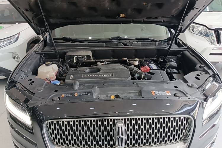 Used Lincoln Nautilus 2019 2.0T Four-Wheel Drive Zunya Edition China VI Standard Engine Bay