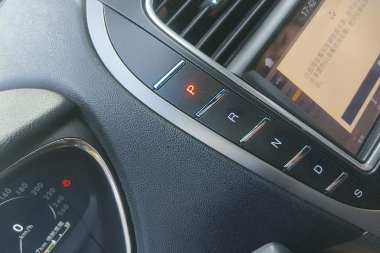 Used Lincoln Nautilus 2019 2.0T Two-Wheel Drive Luxury Edition China VI Standard Gear Lever
