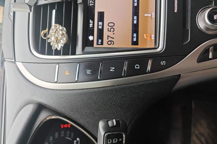 Used Lincoln Nautilus 2019 2.0T Two-Wheel Drive Luxury Edition China VI Standard Gear Lever